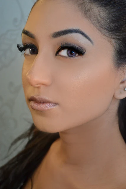Platinum Indigo Natural Coloured Contact Lenses - Image 3